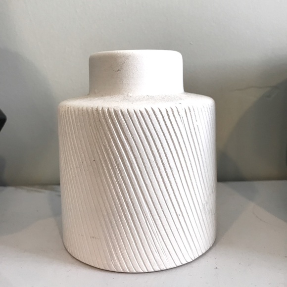 🛑 SOLD! 🛑 White Ceramic Vase w/ Carved Pattern - Picture 1 of 2